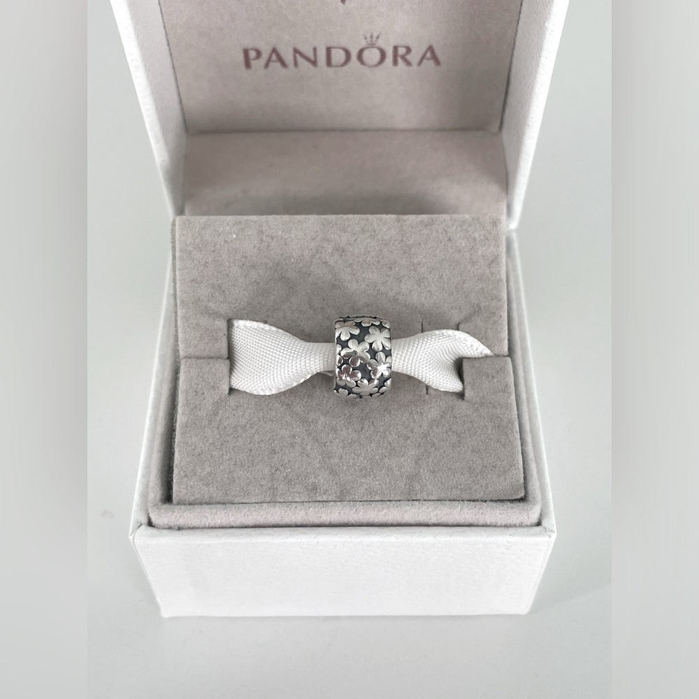 Pandora Flowers Clip | Retired
